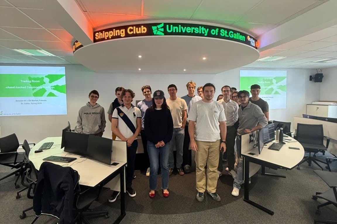 Trading Competition participants in the HSG trading room